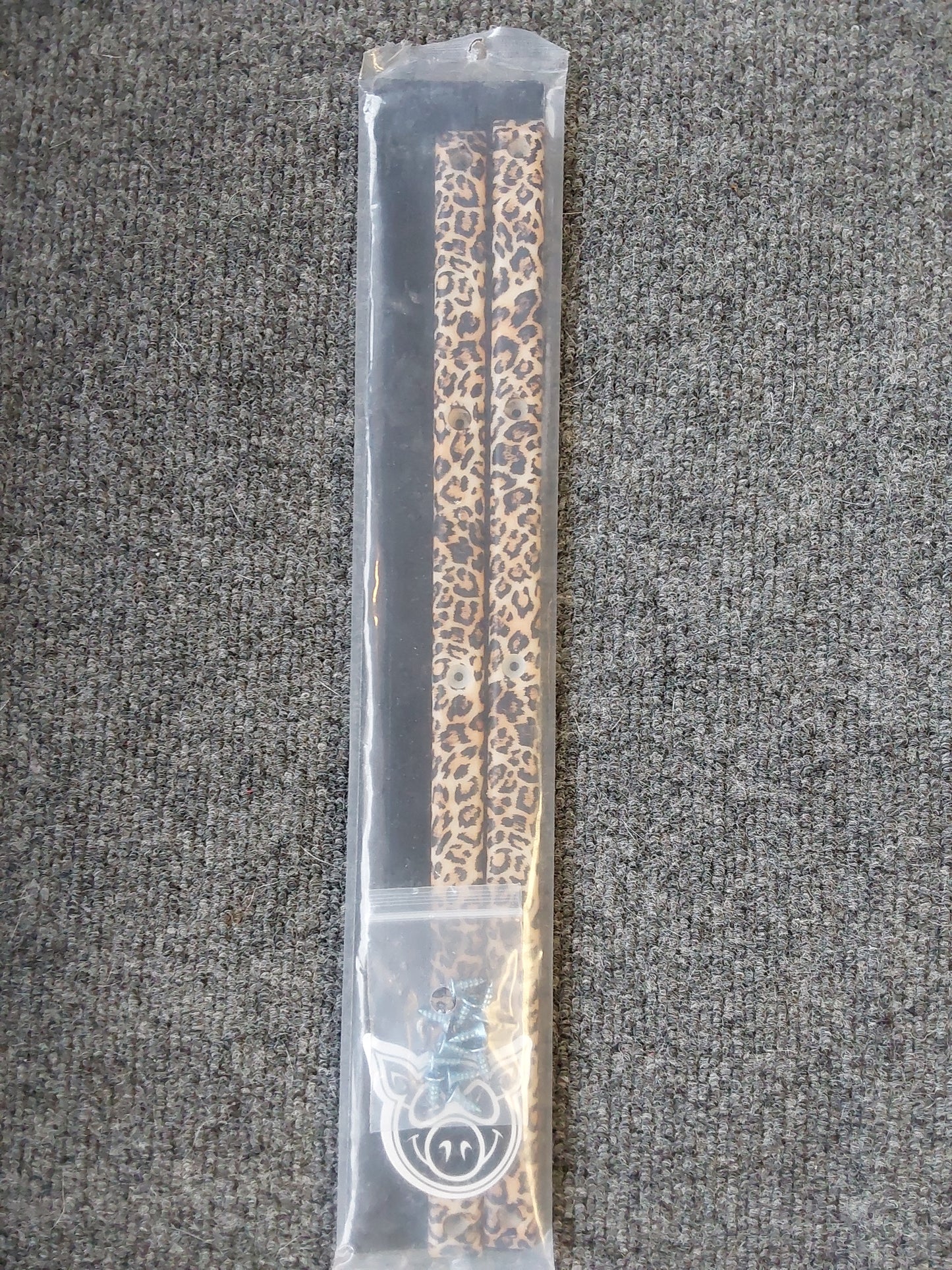 PIG RAILS LEOPARD