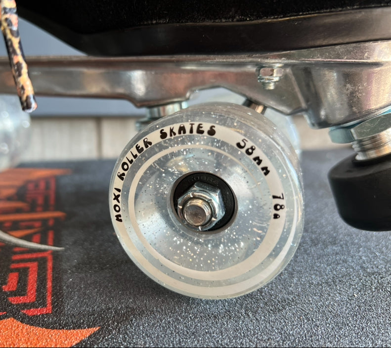 Moxi Panther Roller Skates - Size 7 (Fits like women's size 8)