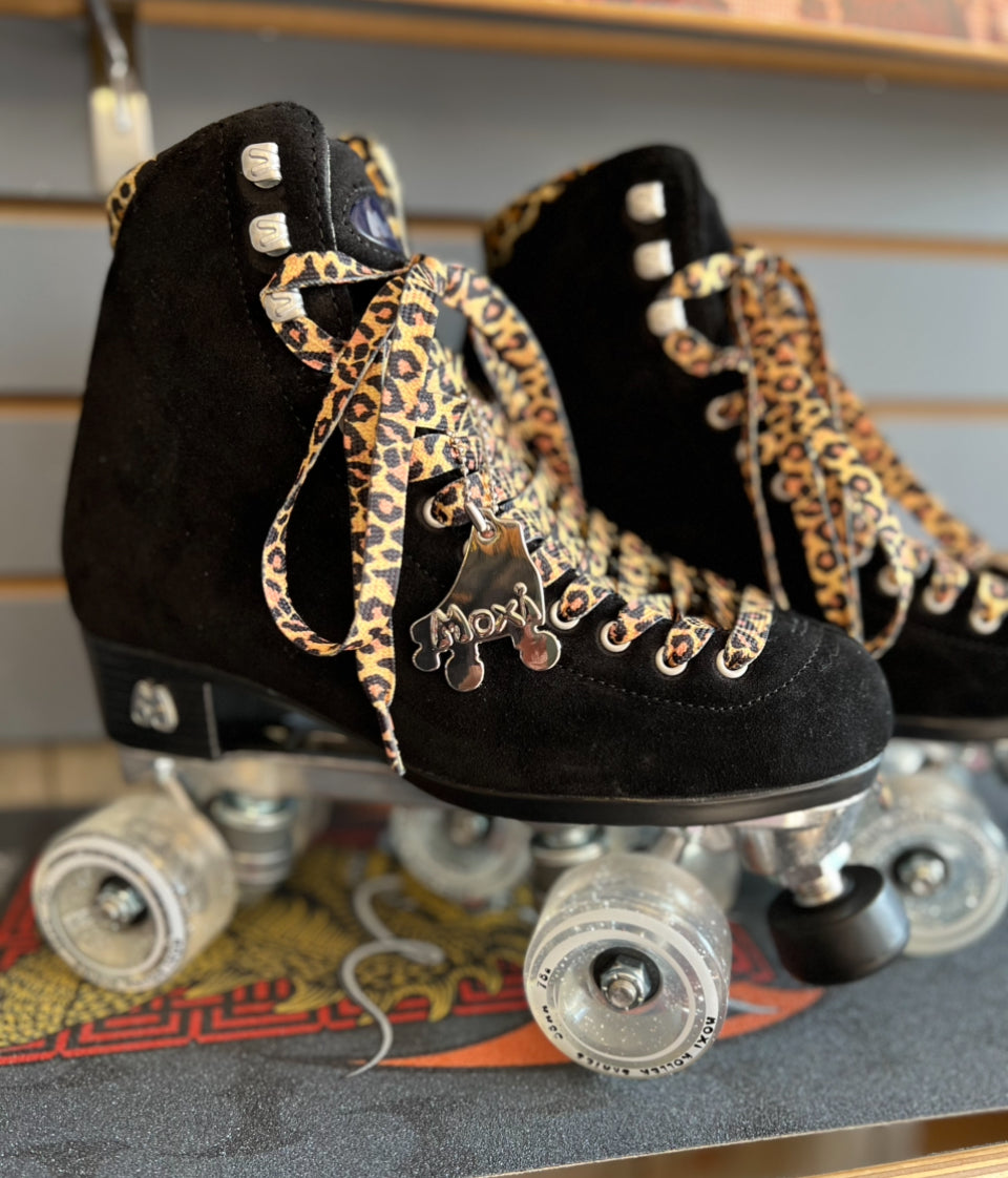 Moxi Panther Roller Skates - Size 7 (Fits like women's size 8)